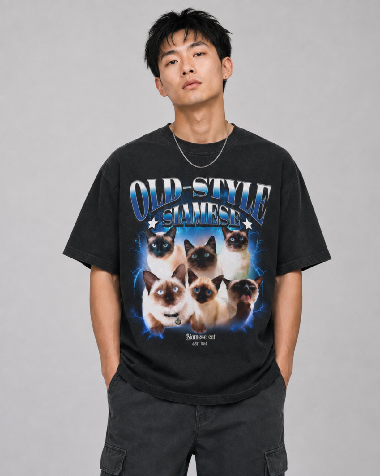 นายแบบสวมเสื้อ แมววิเชียรมาศ ด้านหน้า