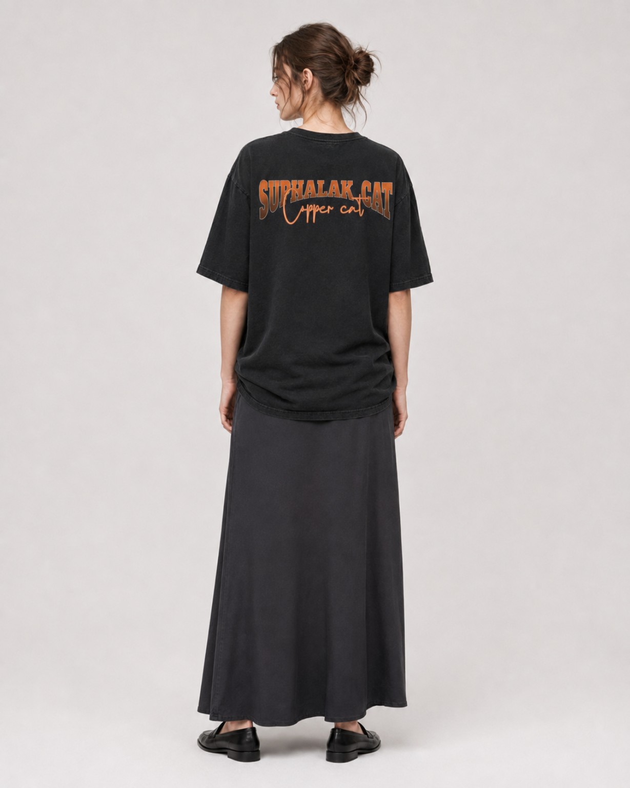 นายแบบสวมเสื้อ แมวศุภลักษณ์ ด้านหลัง